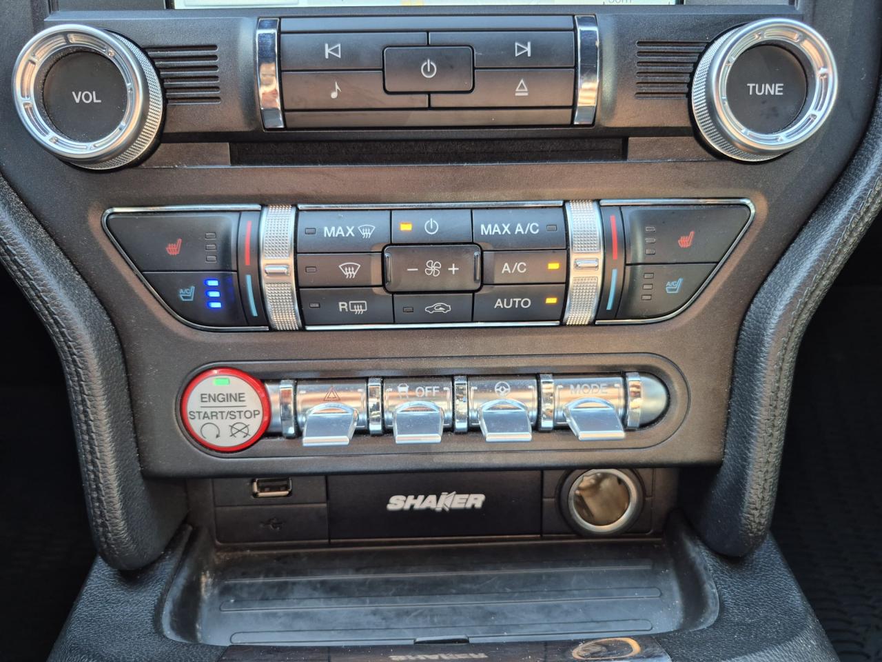 FORD MUSTANG GT FASTBACK V8 5.0L