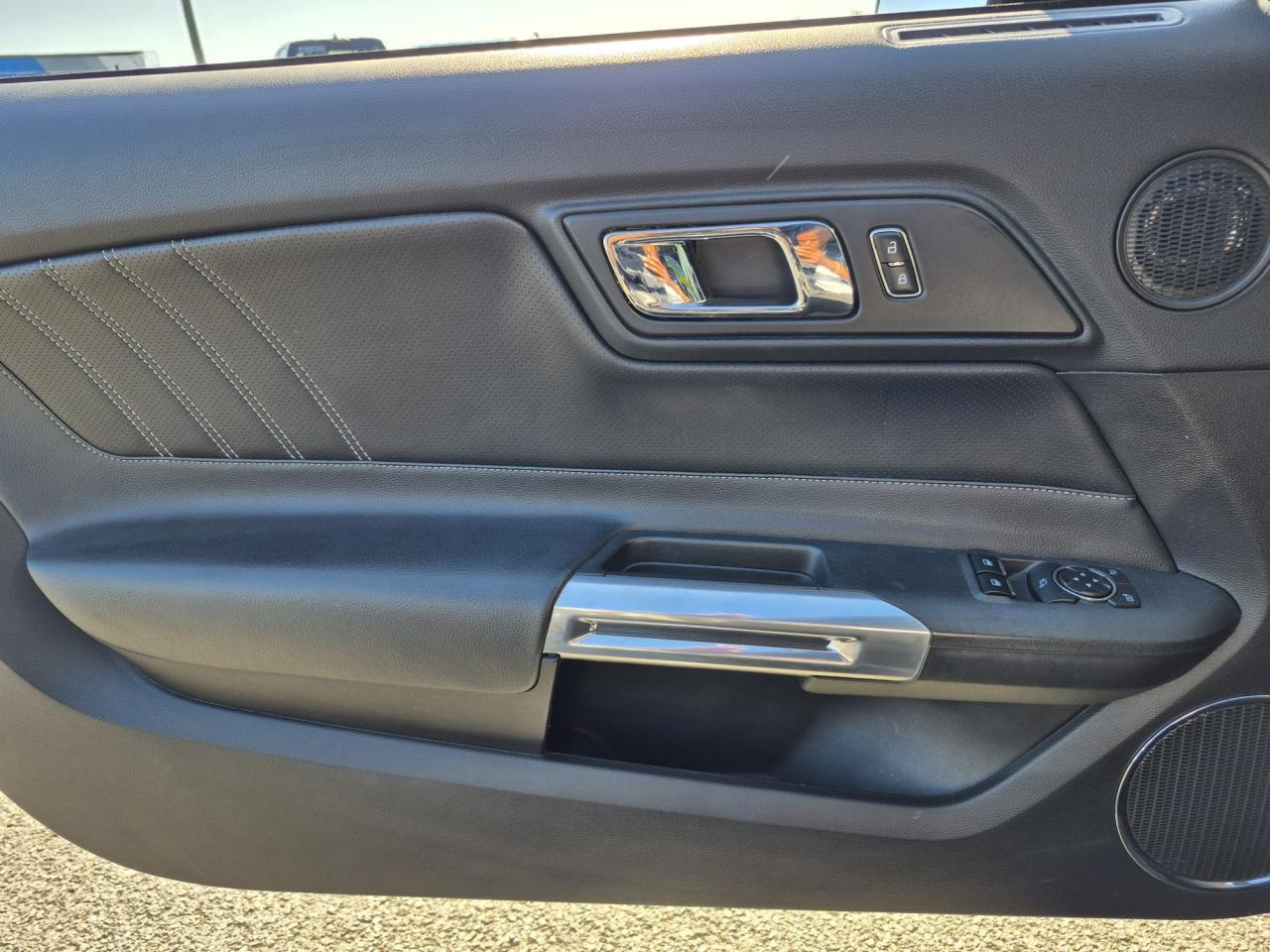 FORD MUSTANG GT FASTBACK V8 5.0L