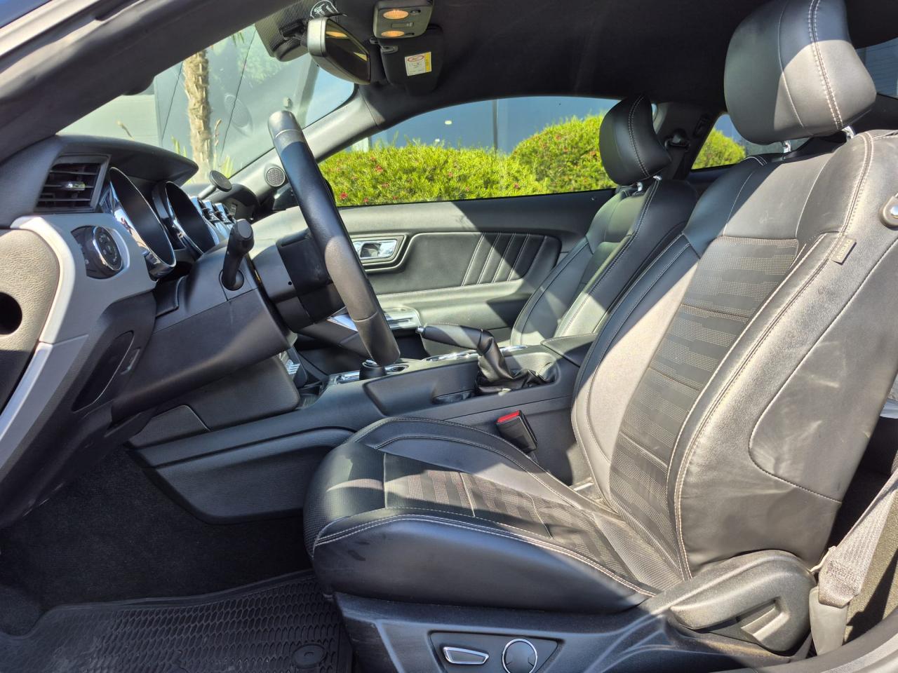 FORD MUSTANG GT FASTBACK V8 5.0L