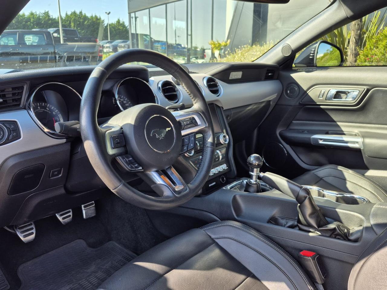 FORD MUSTANG GT FASTBACK V8 5.0L