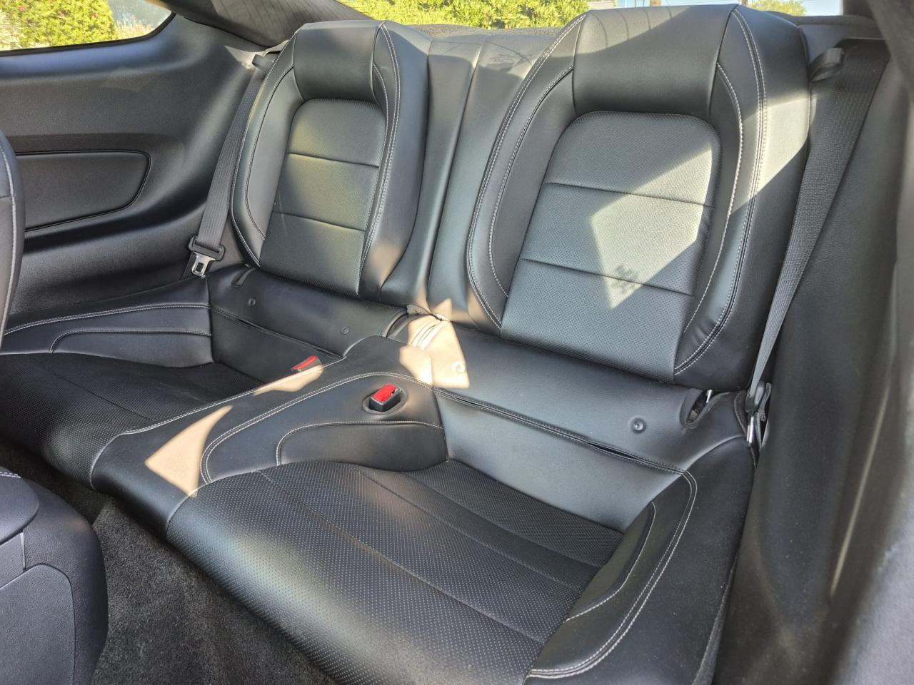 FORD MUSTANG GT FASTBACK V8 5.0L