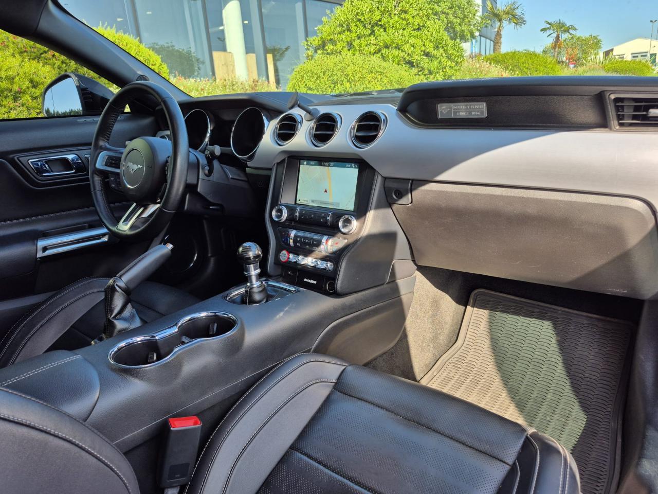 FORD MUSTANG GT FASTBACK V8 5.0L