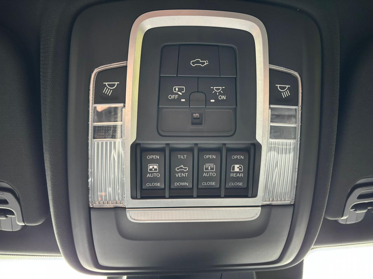 DODGE RAM 1500 CREW LARAMIE SPORT black package AIR