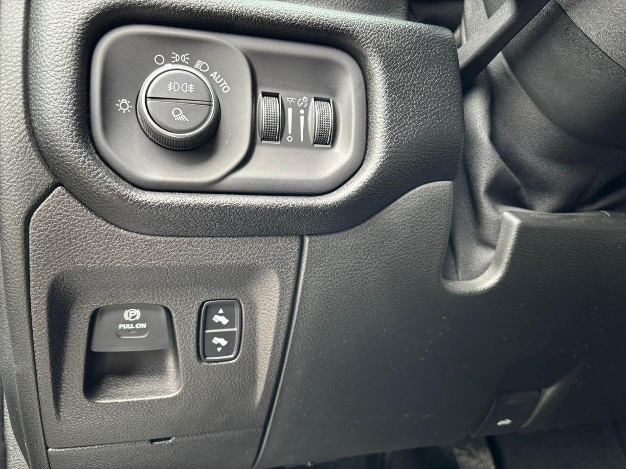 DODGE RAM 1500 CREW LARAMIE SPORT black package AIR