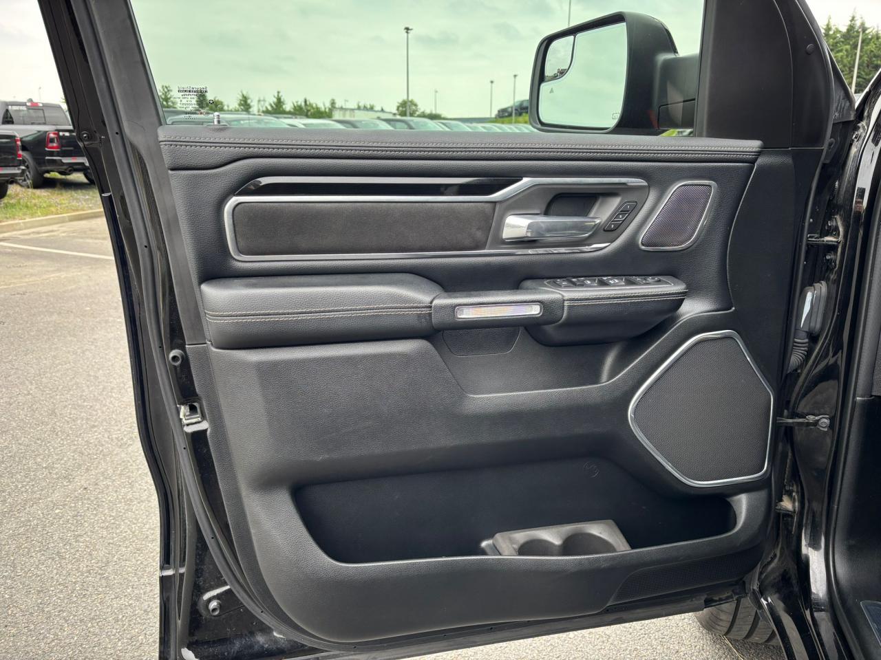 DODGE RAM 1500 CREW LARAMIE SPORT black package AIR