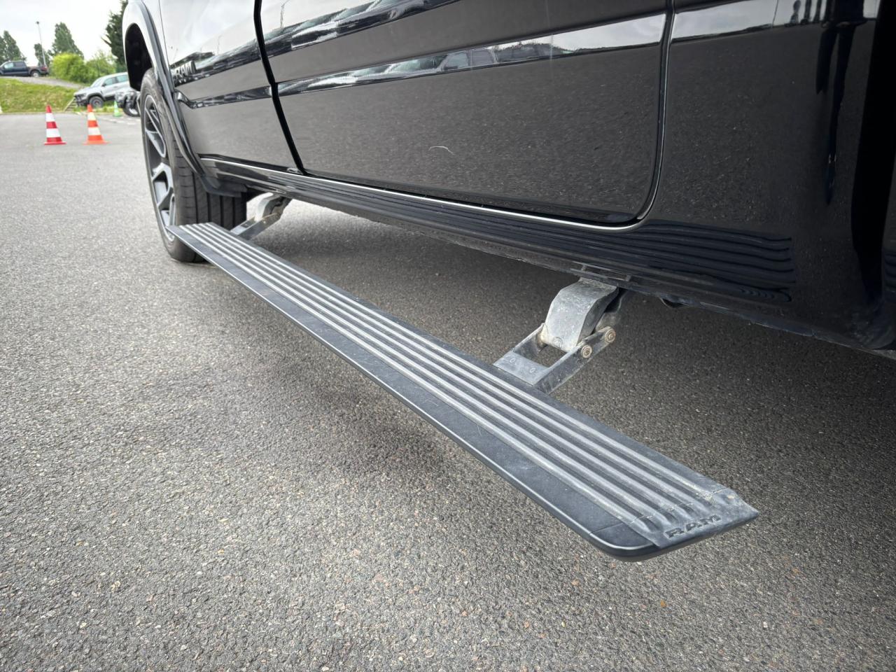 DODGE RAM 1500 CREW LARAMIE SPORT black package AIR