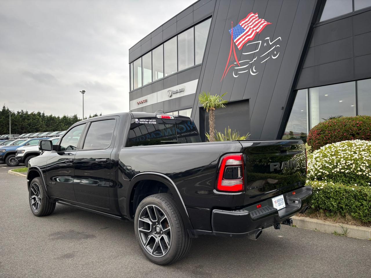 DODGE RAM 1500 CREW LARAMIE SPORT black package AIR