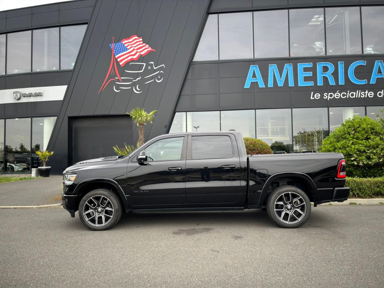 DODGE RAM 1500 CREW LARAMIE SPORT black package AIR