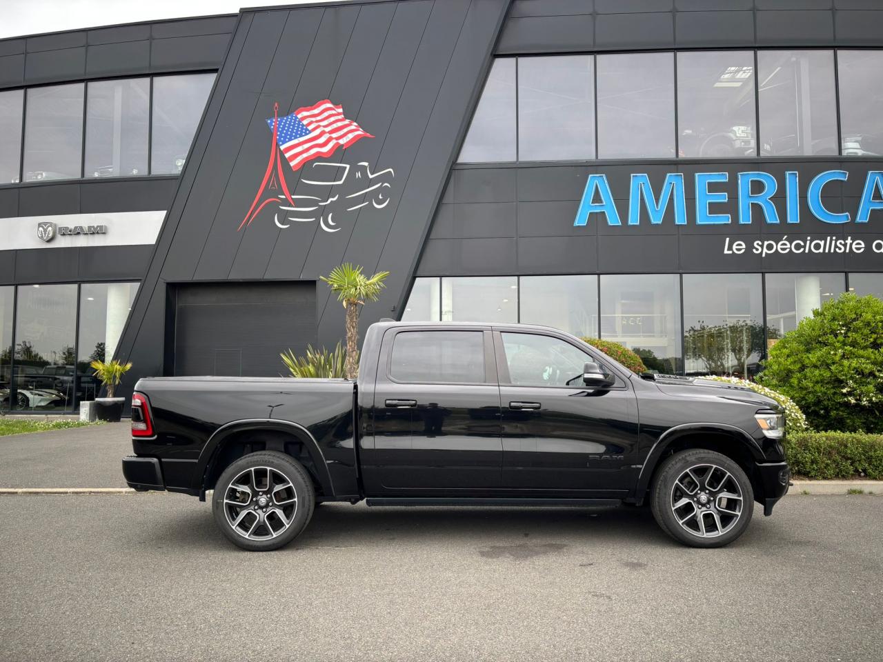 DODGE RAM 1500 CREW LARAMIE SPORT black package AIR