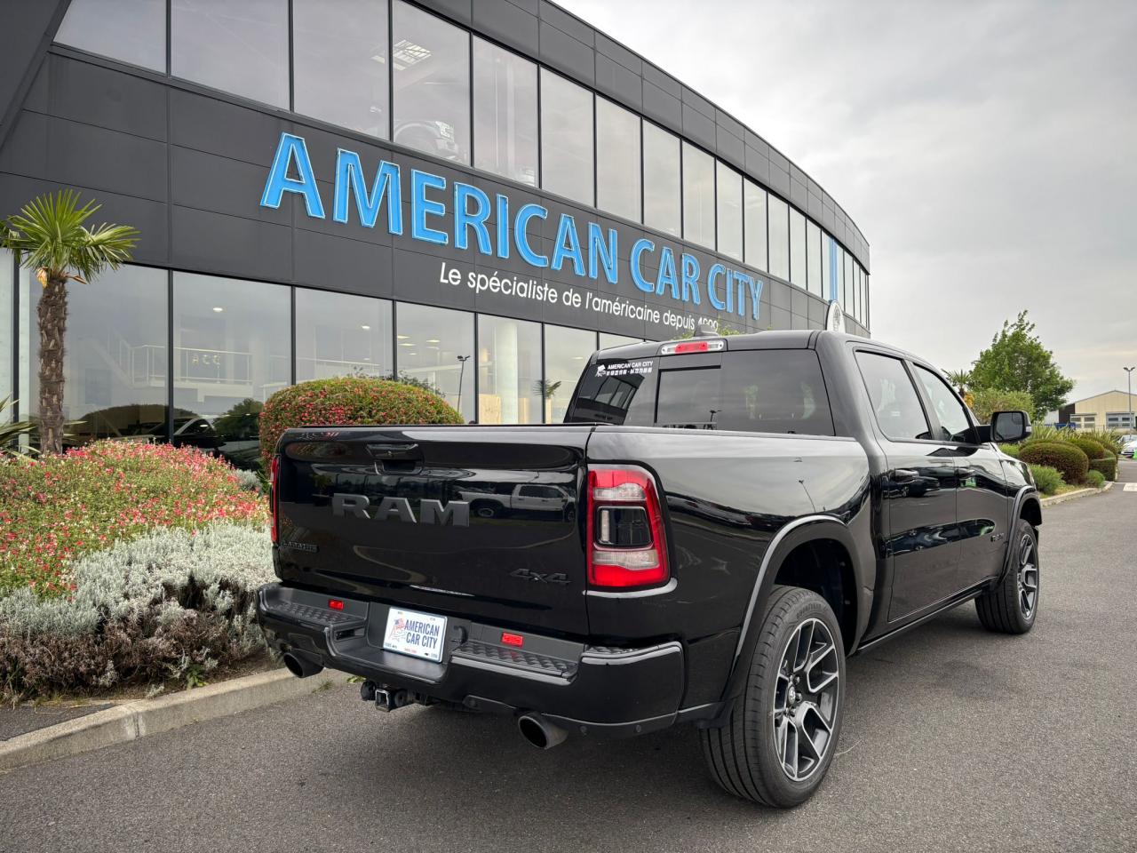 DODGE RAM 1500 CREW LARAMIE SPORT black package AIR