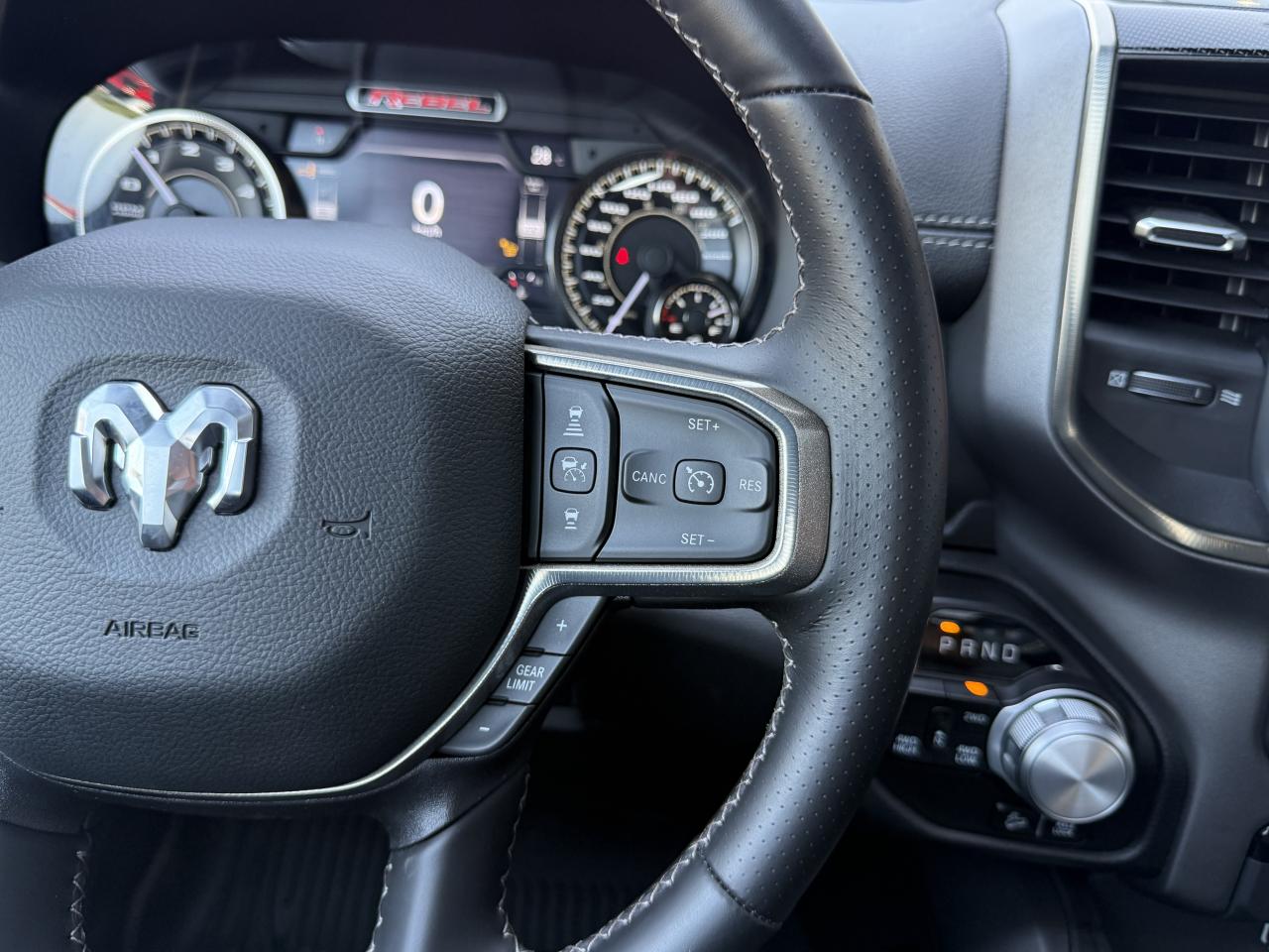 DODGE RAM 1500 CREW REBEL NIGHT EDITION AIR