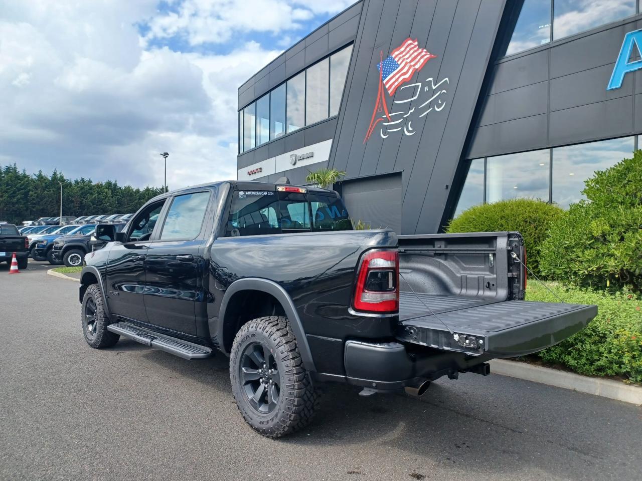 DODGE RAM 1500 CREW REBEL NIGHT EDITION AIR