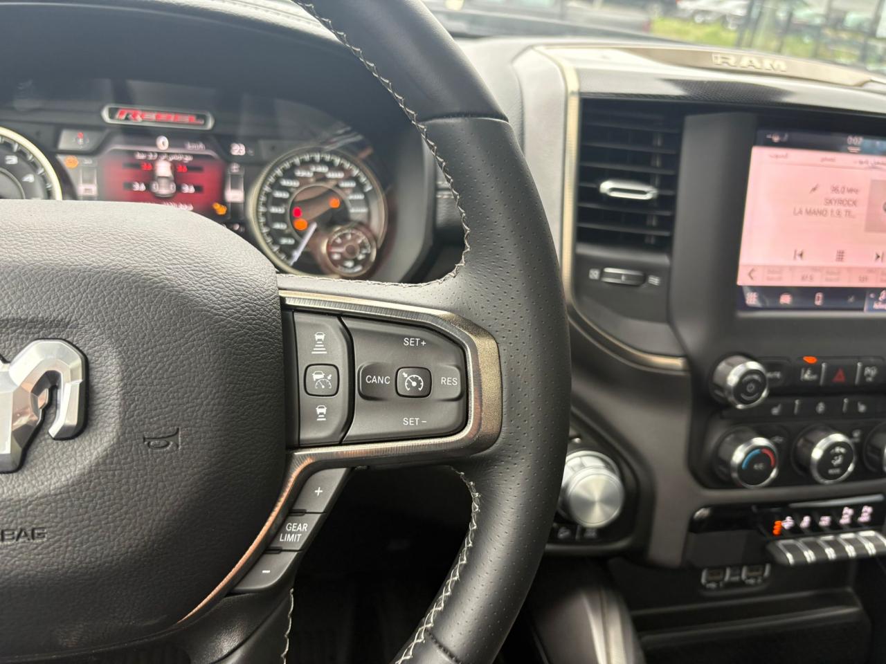 DODGE RAM 1500 CREW REBEL NIGHT EDITION AIR