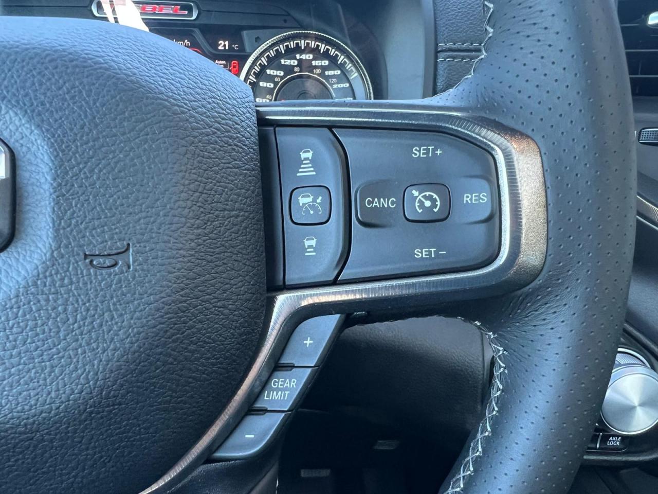 DODGE RAM 1500 CREW REBEL NIGHT EDITION AIR