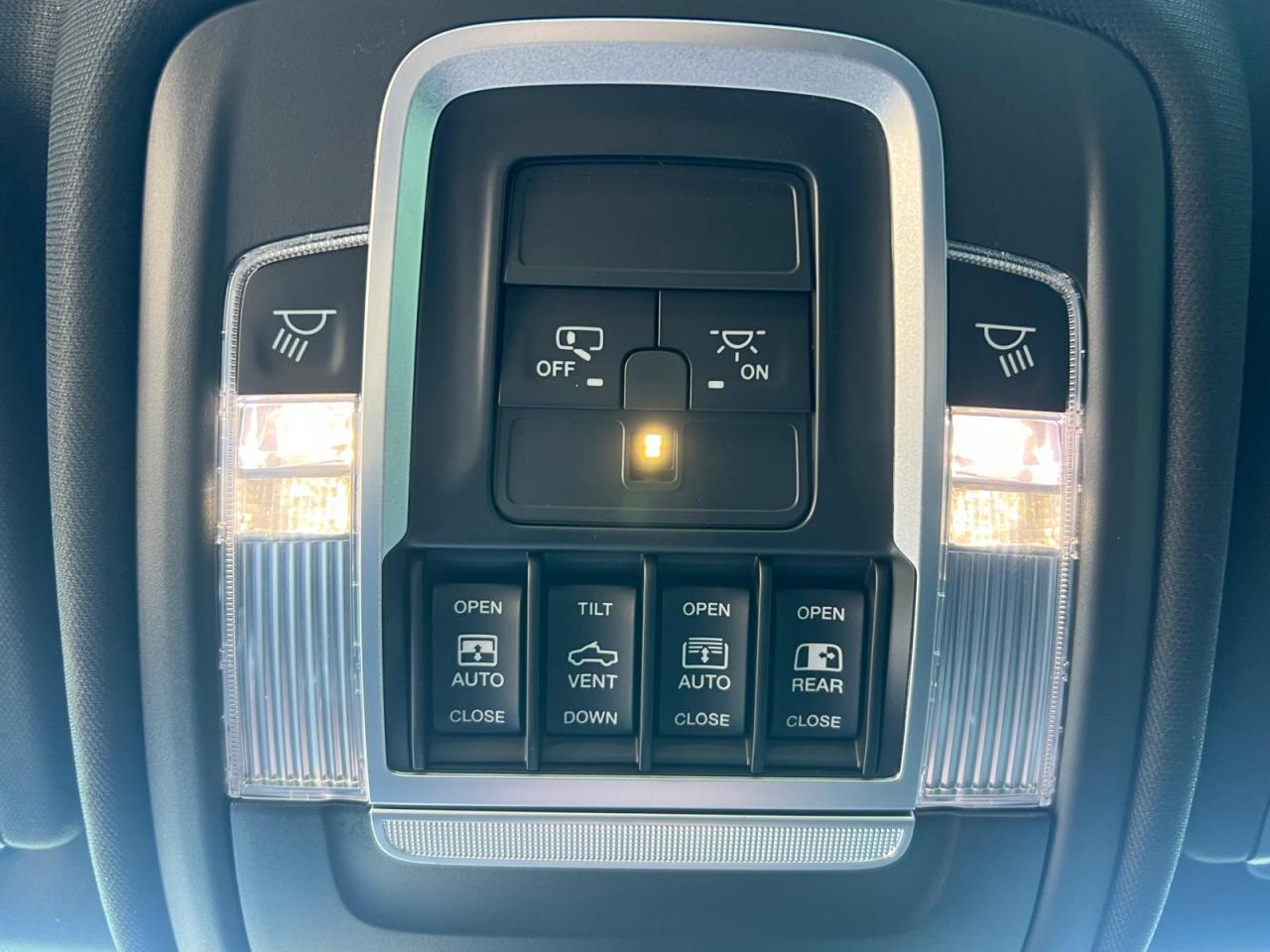 DODGE RAM 1500 CREW REBEL NIGHT EDITION AIR