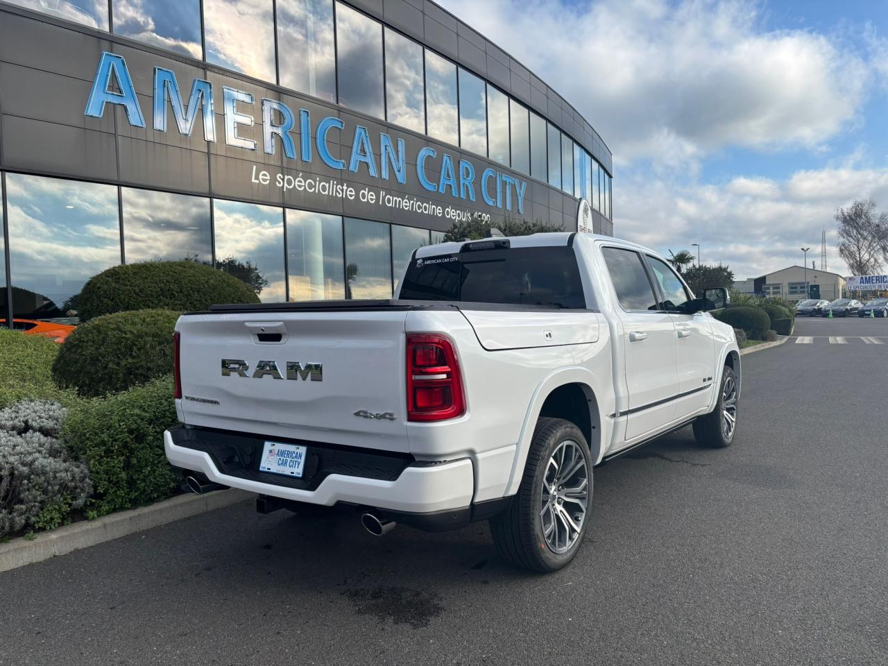 DODGE RAM 1500 CREW TUNGSTEN AIR RAMBOX