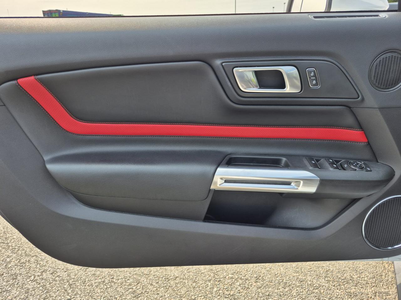 FORD MUSTANG GT CABRIOLET V8 5.0L - Pas de malus