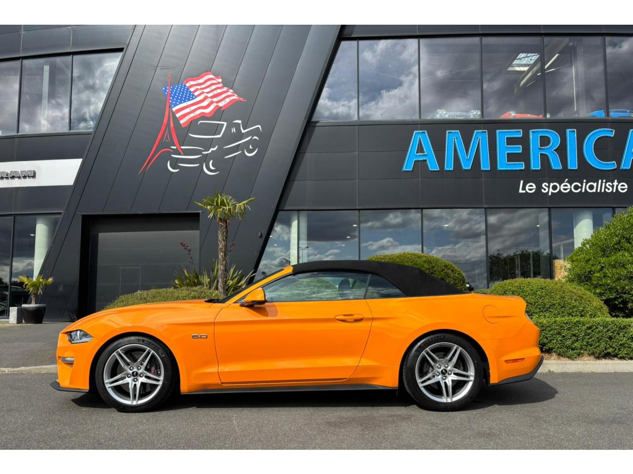 FORD MUSTANG GT CABRIOLET V8 5.0L - MAGNERIDE
