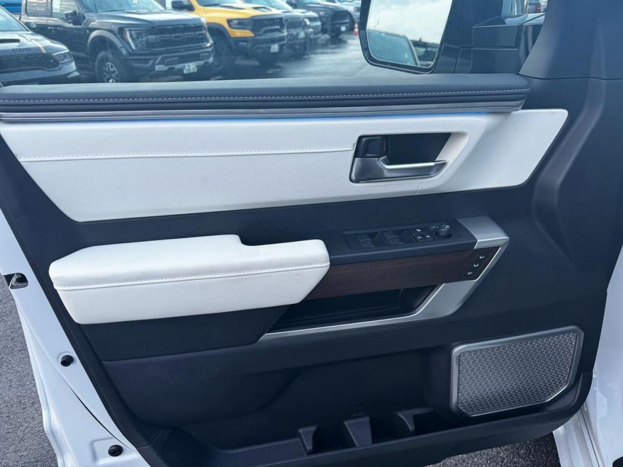 TOYOTA TUNDRA Crewmax CAPSTONE Hybrid