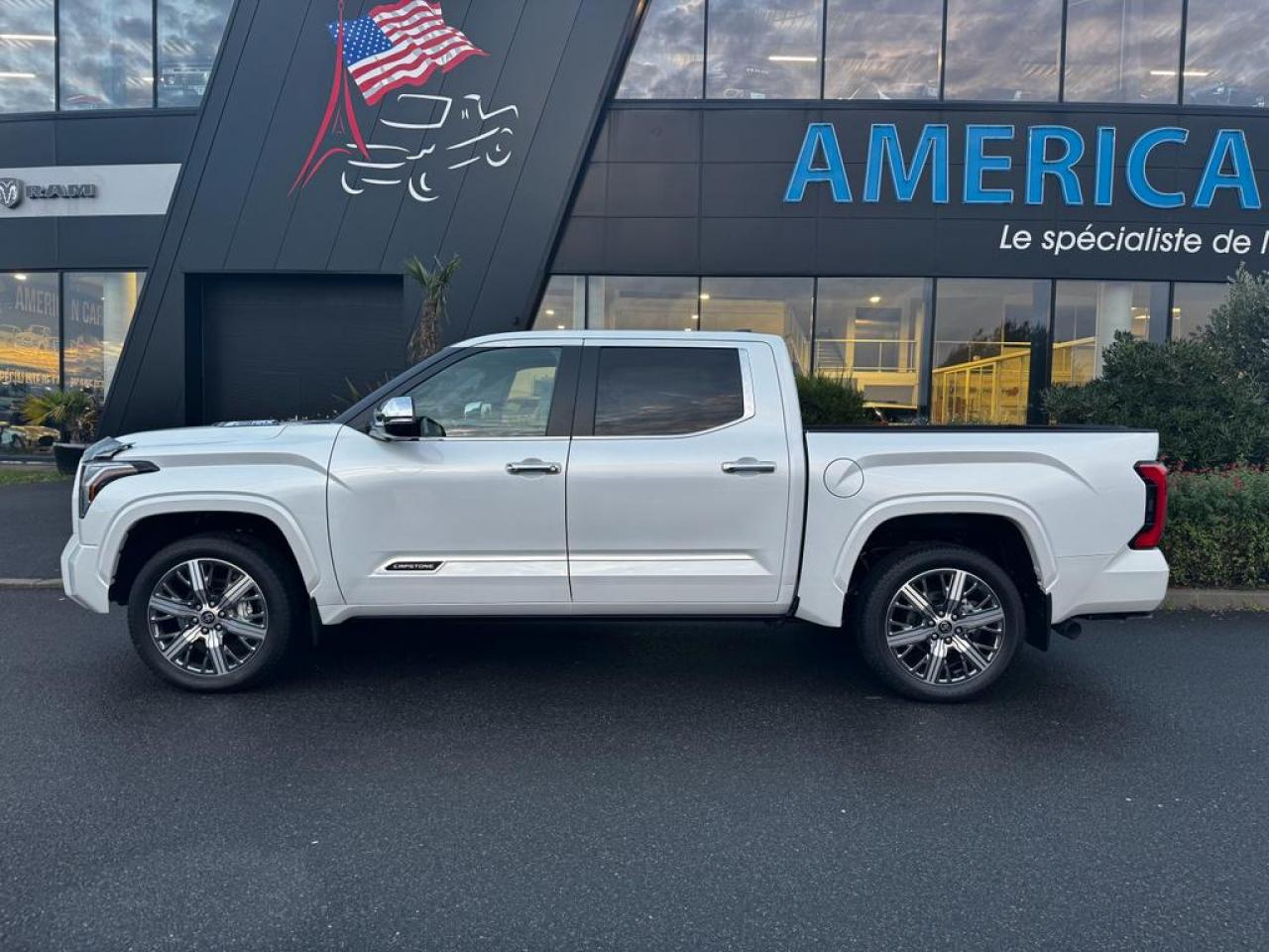 TOYOTA TUNDRA Crewmax CAPSTONE Hybrid