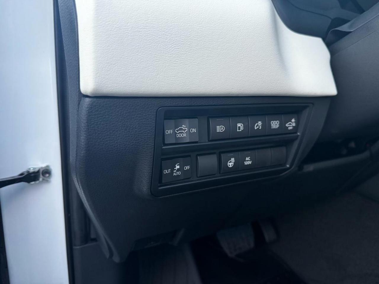 TOYOTA TUNDRA Crewmax CAPSTONE Hybrid