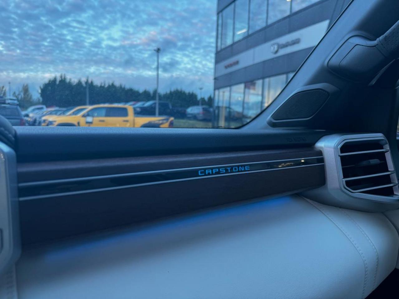 TOYOTA TUNDRA Crewmax CAPSTONE Hybrid