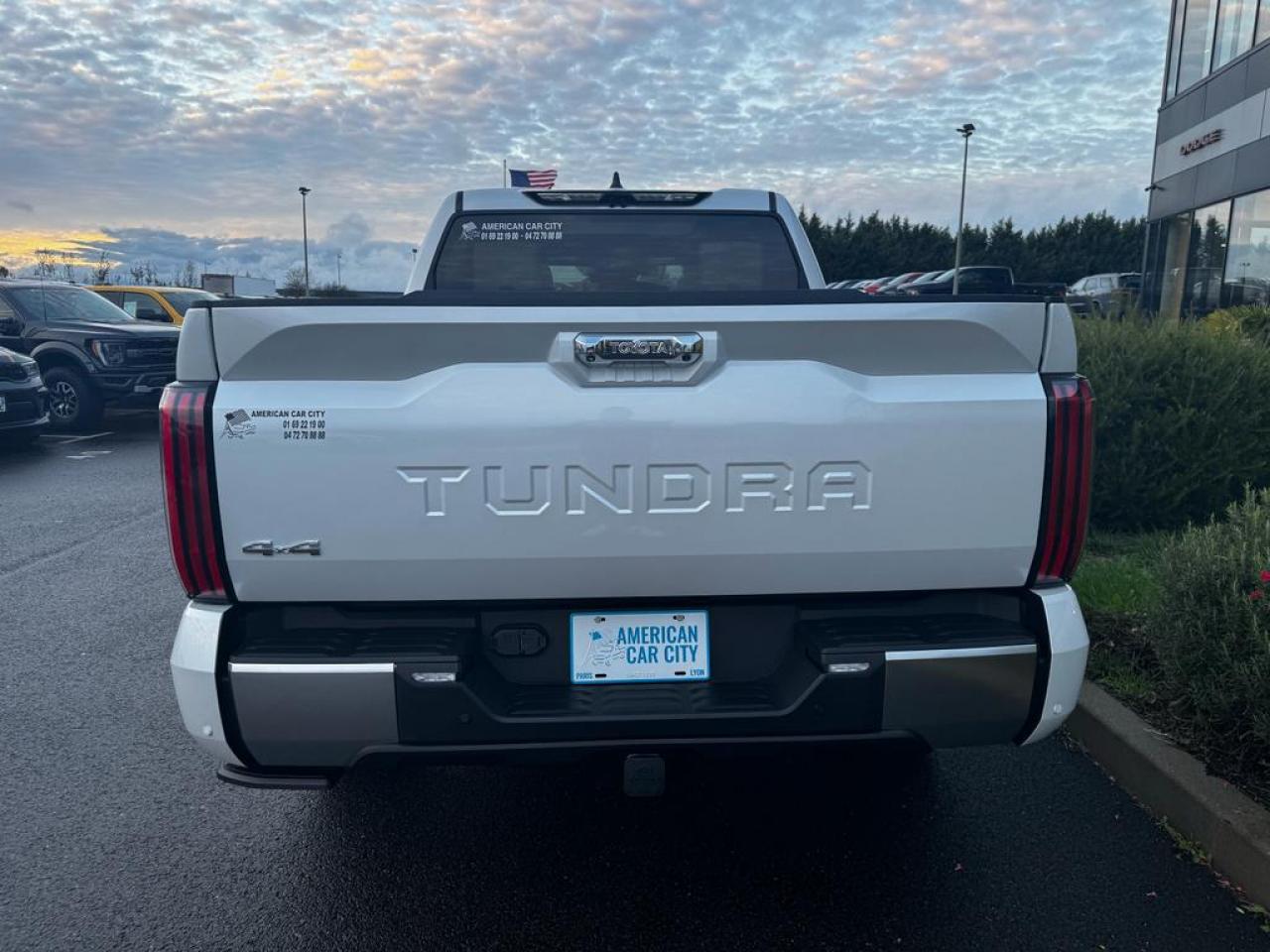 TOYOTA TUNDRA Crewmax CAPSTONE Hybrid
