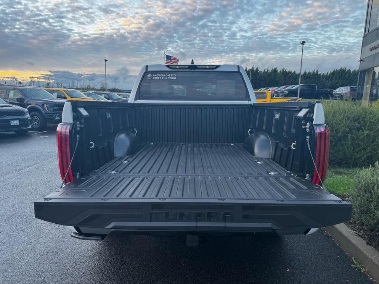 TOYOTA TUNDRA Crewmax CAPSTONE Hybrid