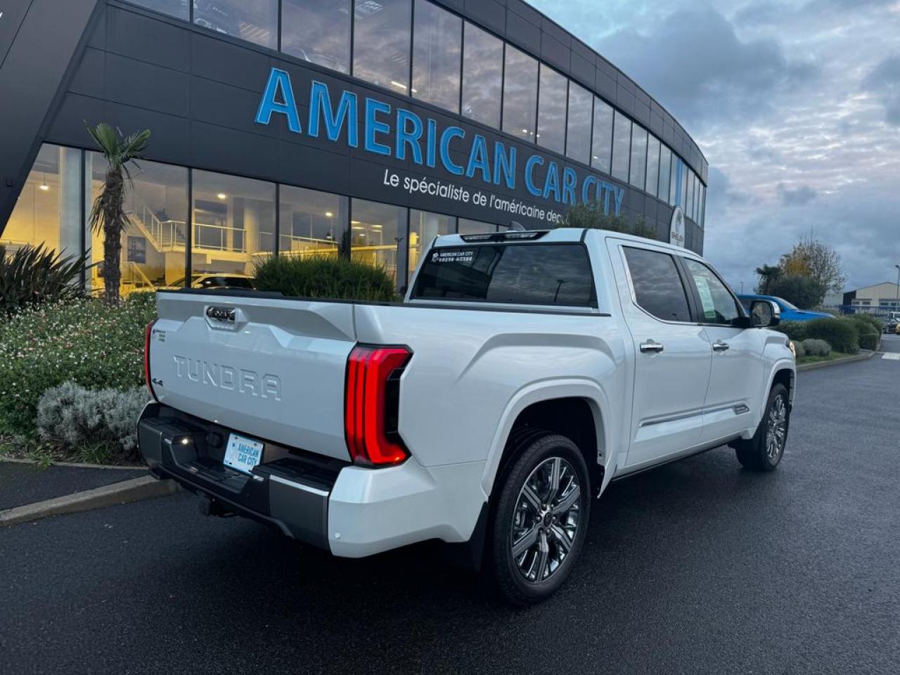 TOYOTA TUNDRA Crewmax CAPSTONE Hybrid