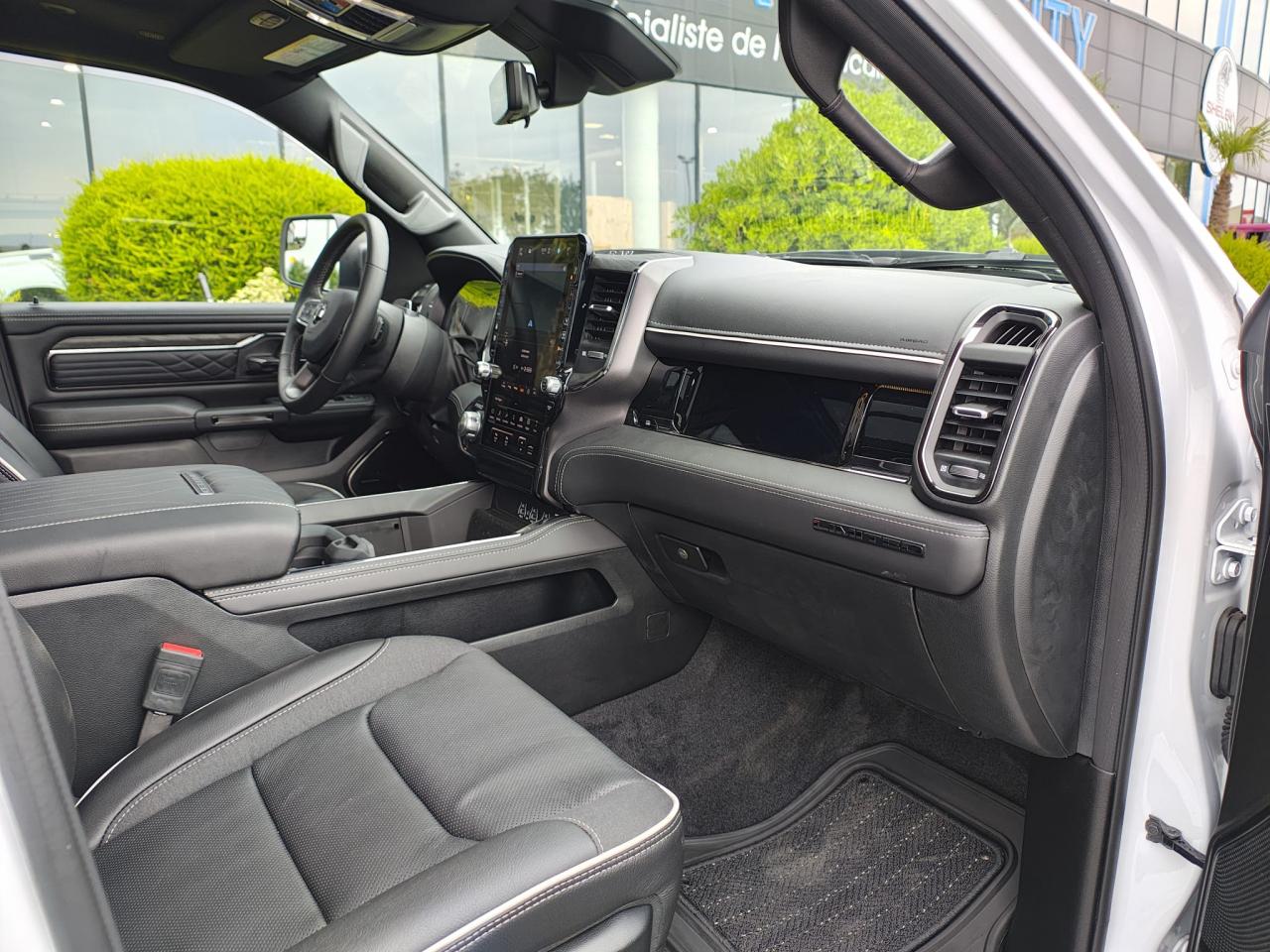 DODGE RAM 1500 CREW LIMITED NIGHT EDITION RAMBOX HAYON MULTI 2025