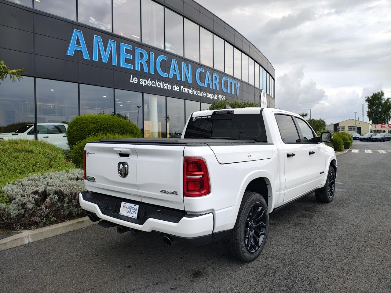 DODGE RAM 1500 CREW LIMITED NIGHT EDITION RAMBOX HAYON MULTI 2025