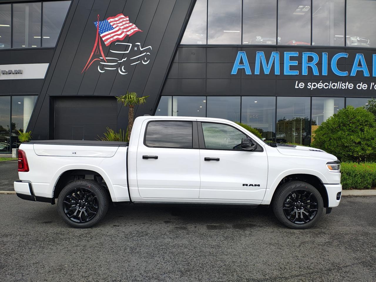 DODGE RAM 1500 CREW LIMITED NIGHT EDITION RAMBOX HAYON MULTI 2025