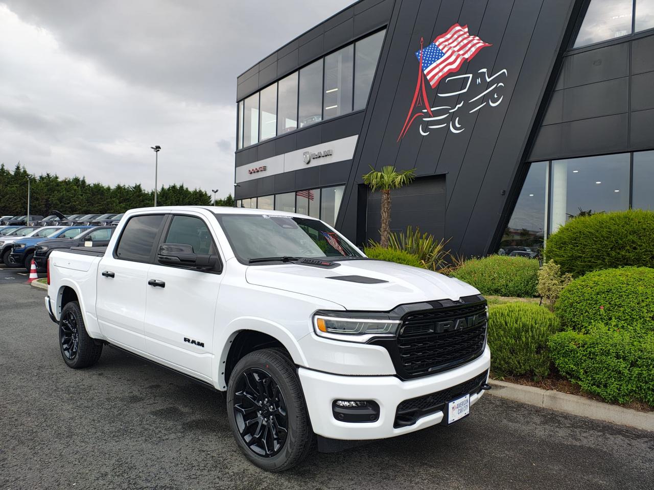 DODGE RAM 1500 CREW LIMITED NIGHT EDITION RAMBOX HAYON MULTI 2025