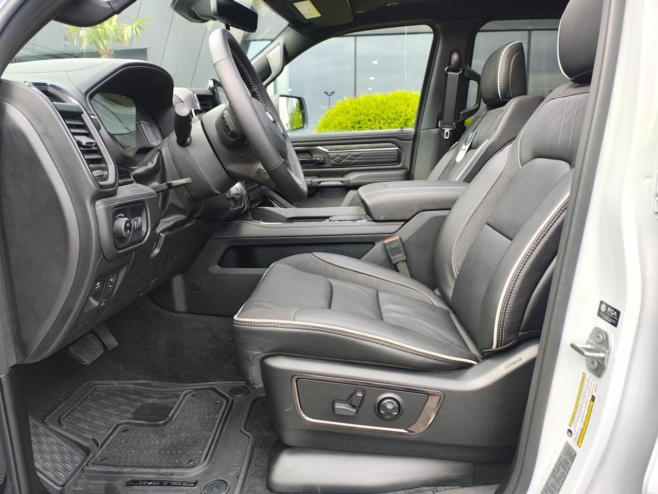 DODGE RAM 1500 CREW LIMITED NIGHT EDITION RAMBOX HAYON MULTI 2025