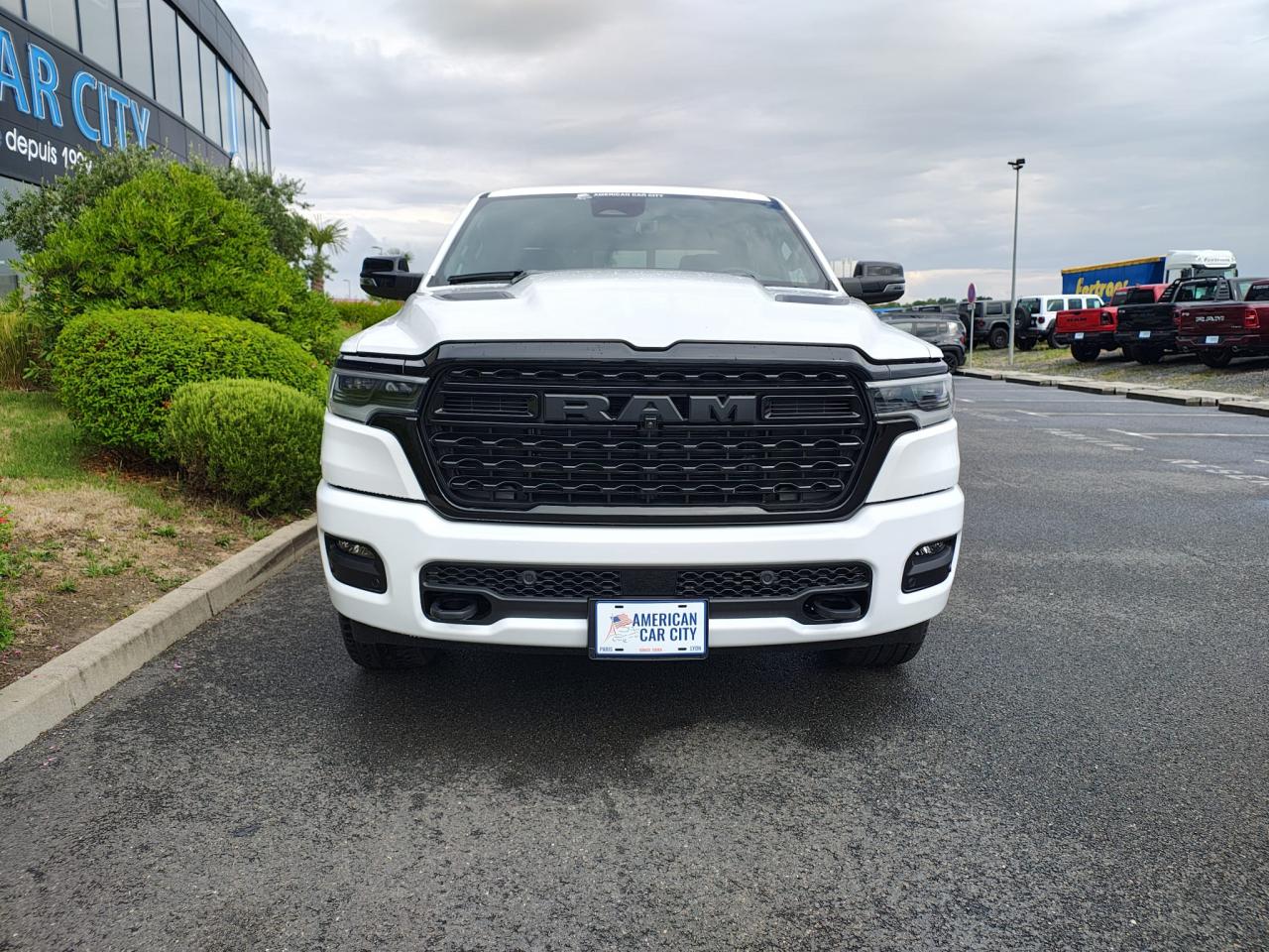 DODGE RAM 1500 CREW LIMITED NIGHT EDITION RAMBOX HAYON MULTI 2025