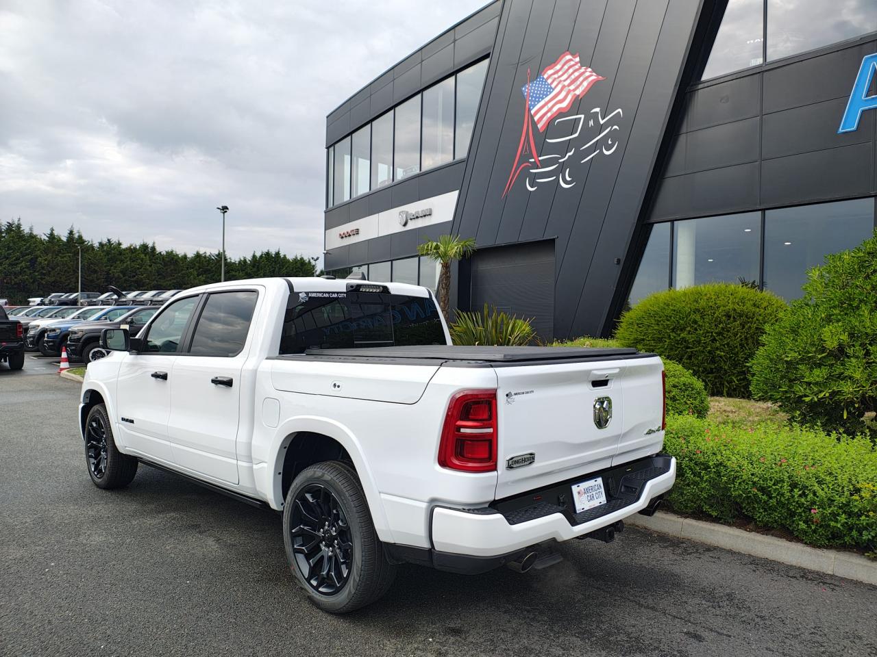 DODGE RAM 1500 CREW LIMITED NIGHT EDITION RAMBOX HAYON MULTI 2025