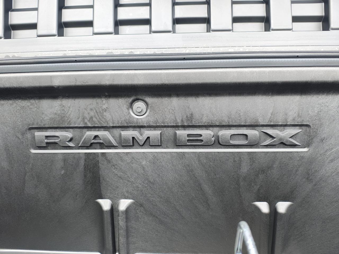 DODGE RAM 1500 CREW LIMITED NIGHT EDITION RAMBOX HAYON MULTI 2025