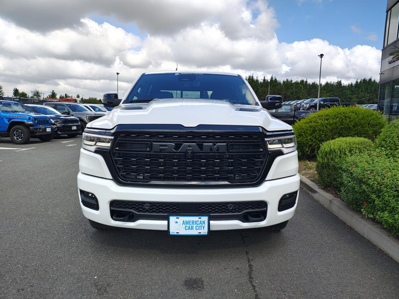 DODGE RAM 1500 CREW LIMITED NIGHT EDITION RAMBOX HAYON MULTI 2025