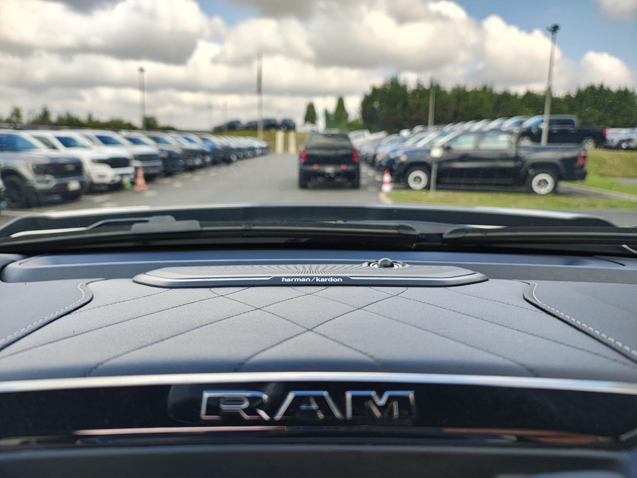 DODGE RAM 1500 CREW LIMITED NIGHT EDITION RAMBOX HAYON MULTI 2025