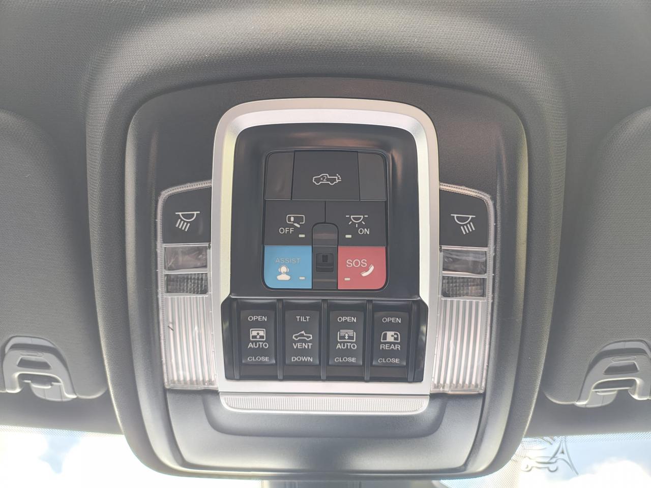 DODGE RAM 1500 CREW LIMITED NIGHT EDITION RAMBOX HAYON MULTI 2025