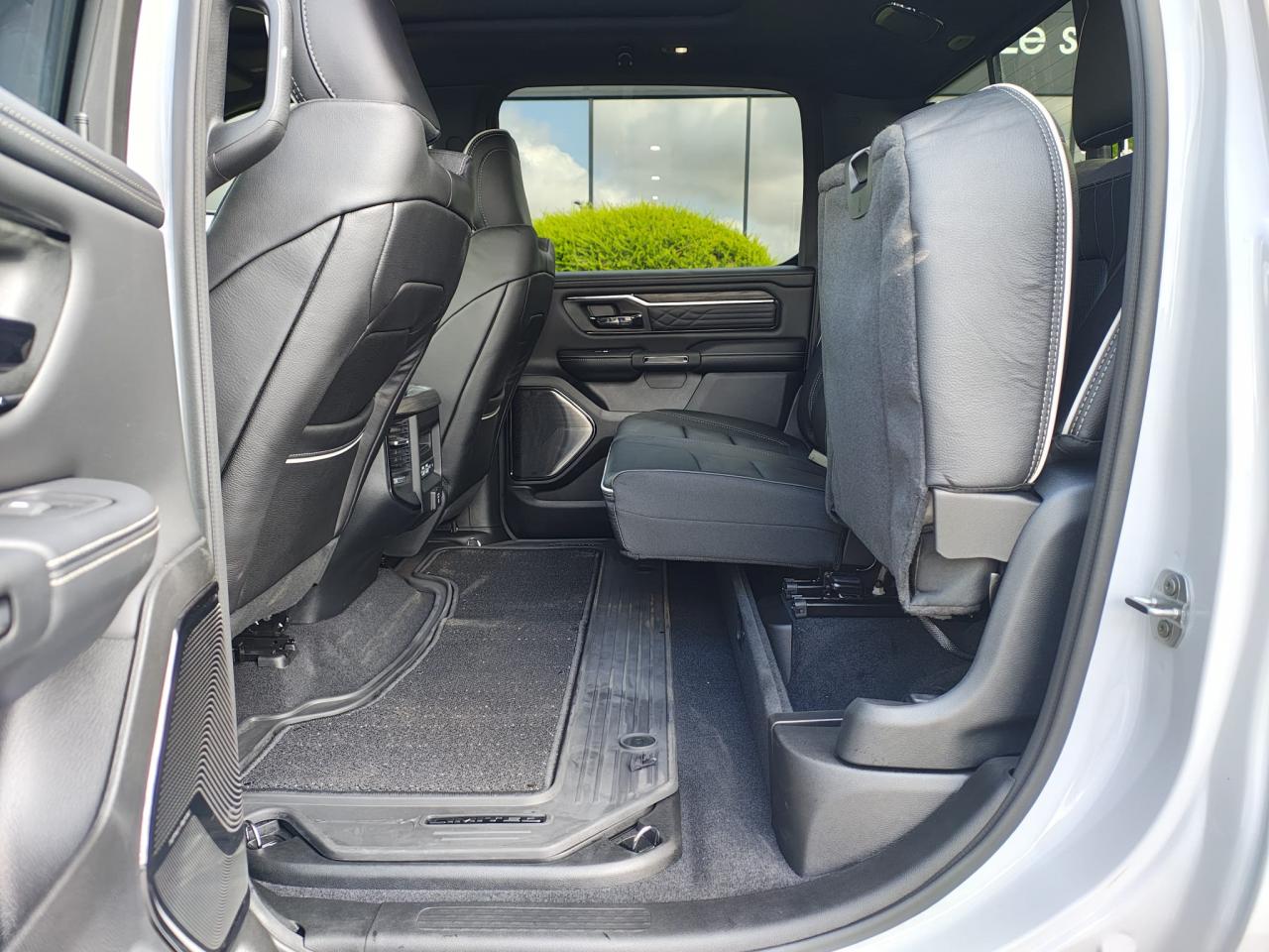 DODGE RAM 1500 CREW LIMITED NIGHT EDITION RAMBOX HAYON MULTI 2025