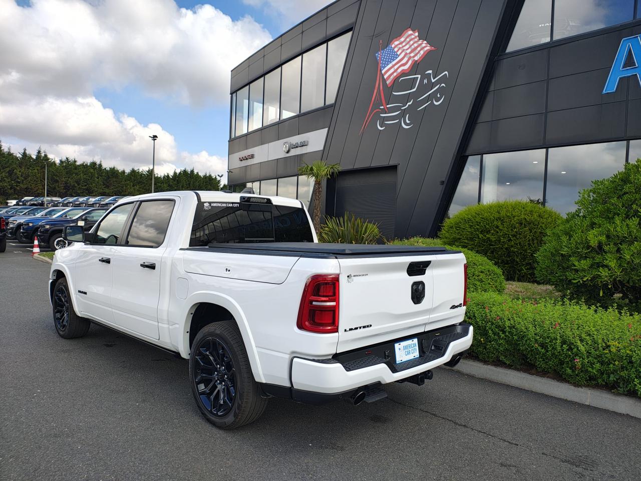 DODGE RAM 1500 CREW LIMITED NIGHT EDITION RAMBOX HAYON MULTI 2025