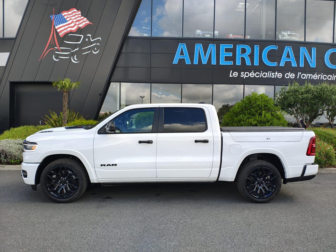 DODGE RAM 1500 CREW LIMITED NIGHT EDITION RAMBOX HAYON MULTI 2025