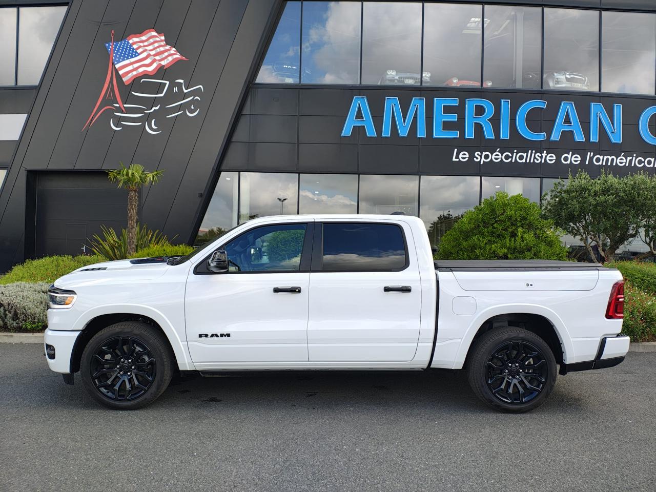 DODGE RAM 1500 CREW LIMITED NIGHT EDITION RAMBOX HAYON MULTI 2025