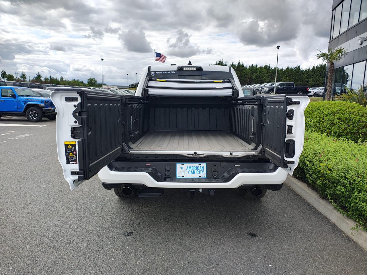 DODGE RAM 1500 CREW LIMITED NIGHT EDITION RAMBOX HAYON MULTI 2025