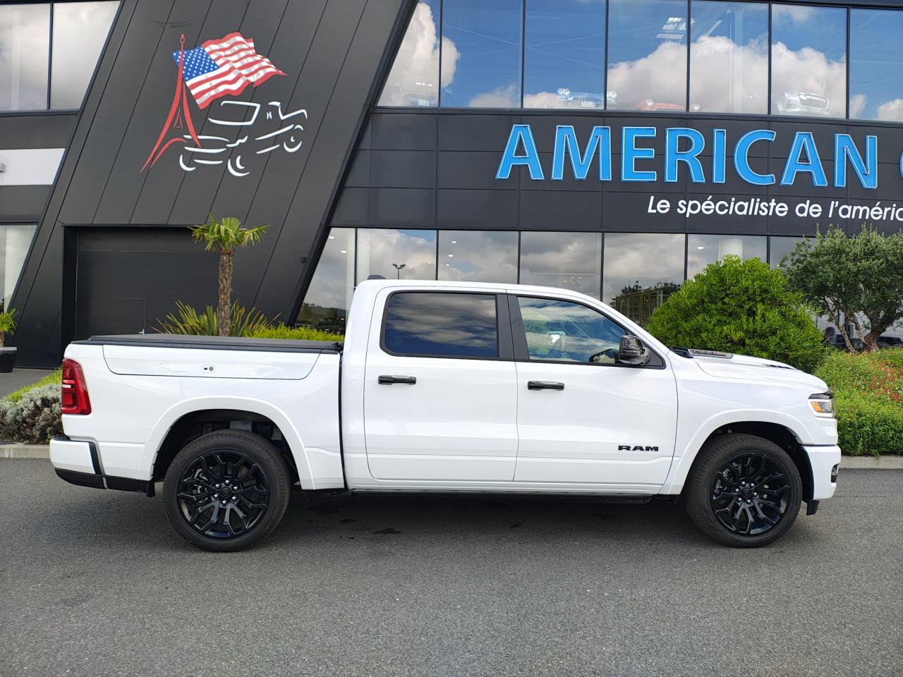 DODGE RAM 1500 CREW LIMITED NIGHT EDITION RAMBOX HAYON MULTI 2025