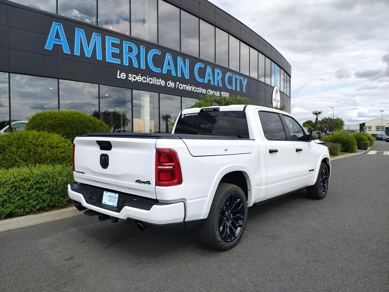 DODGE RAM 1500 CREW LIMITED NIGHT EDITION RAMBOX HAYON MULTI 2025