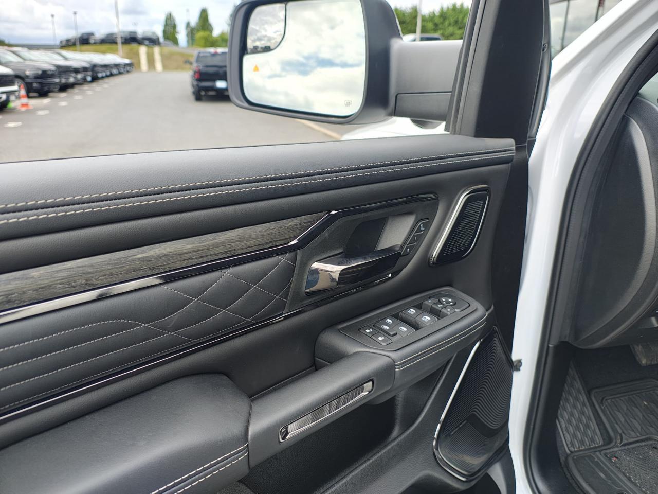 DODGE RAM 1500 CREW LIMITED NIGHT EDITION RAMBOX HAYON MULTI 2025