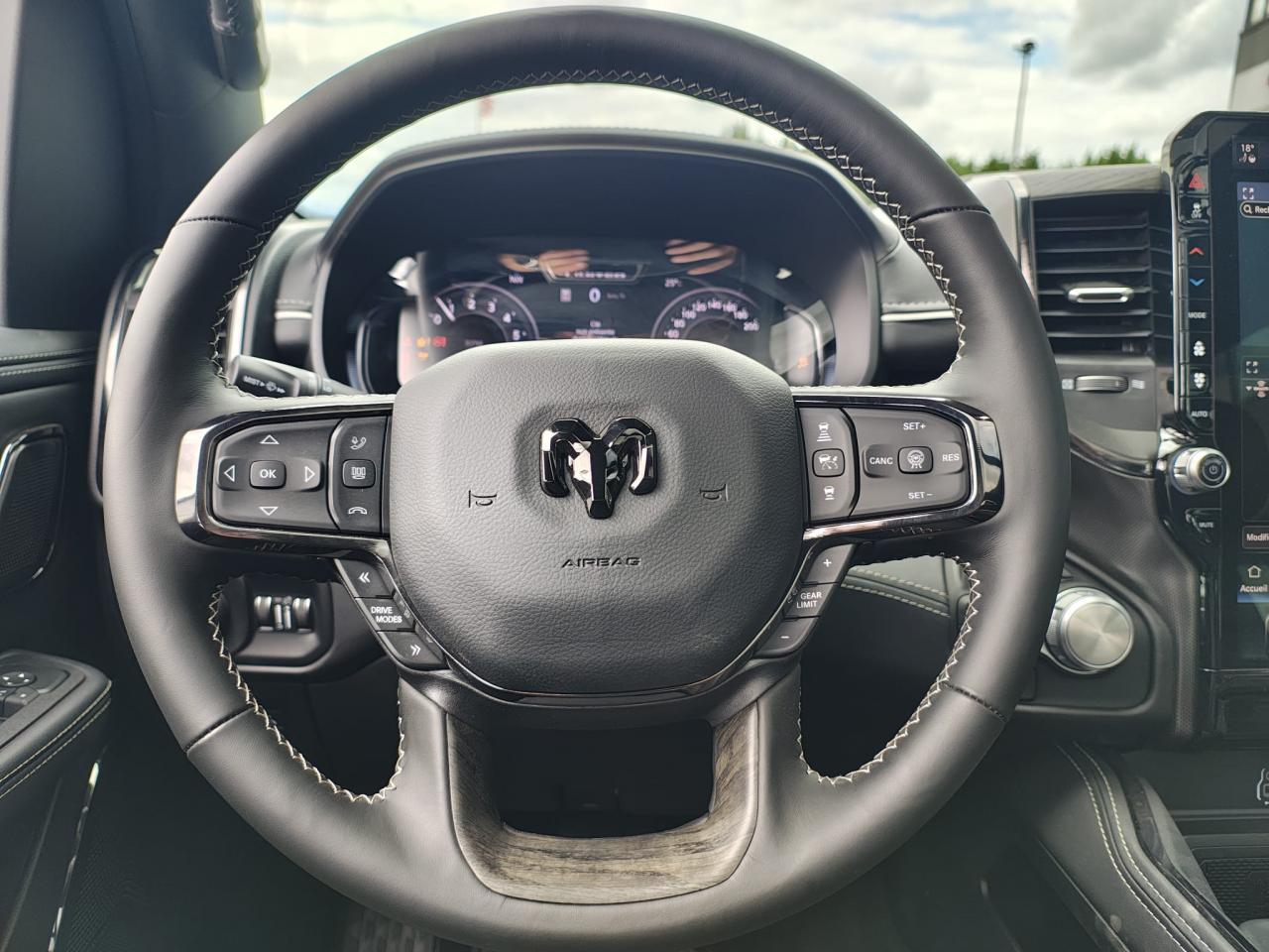 DODGE RAM 1500 CREW LIMITED NIGHT EDITION RAMBOX HAYON MULTI 2025