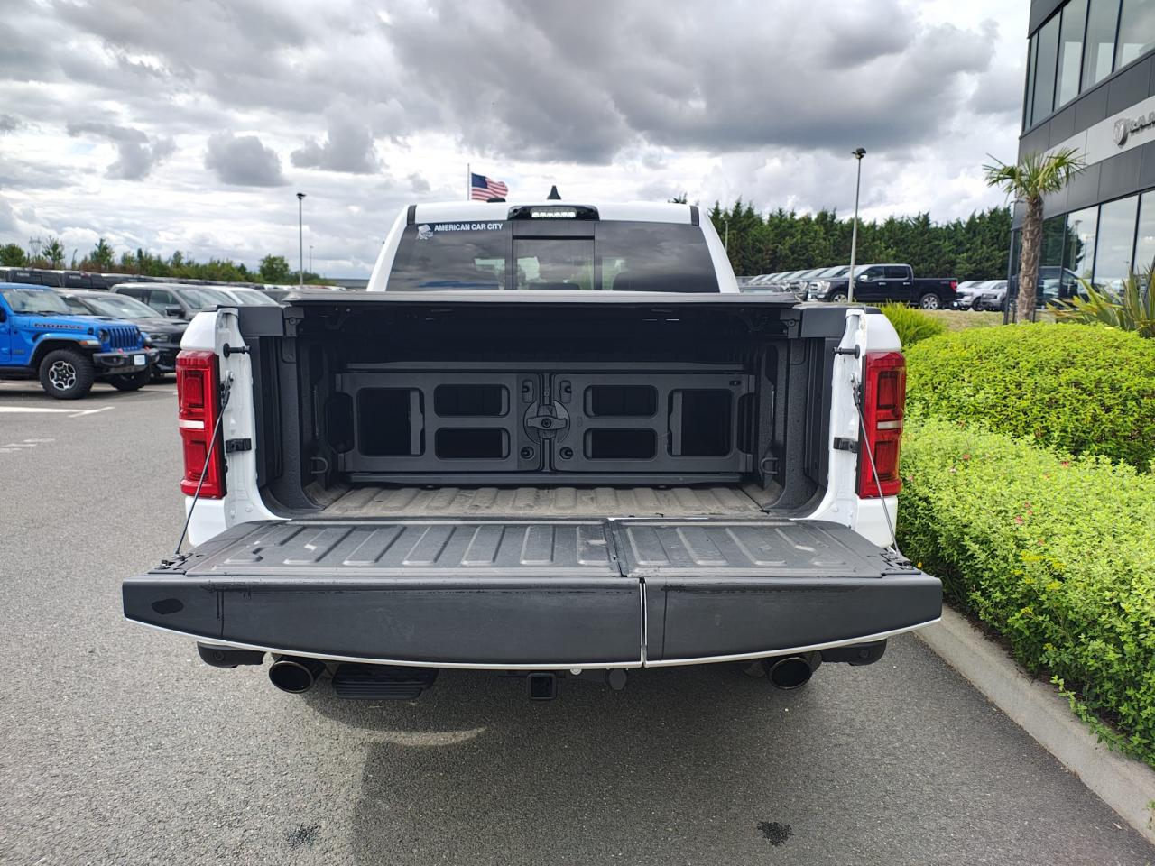 DODGE RAM 1500 CREW LIMITED NIGHT EDITION RAMBOX HAYON MULTI 2025